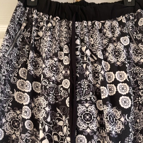 10. 💋SALE💋Joe B Lightweight Printed Drawstring High Rise Jogger Pants Size L. - Picture 4 of 8